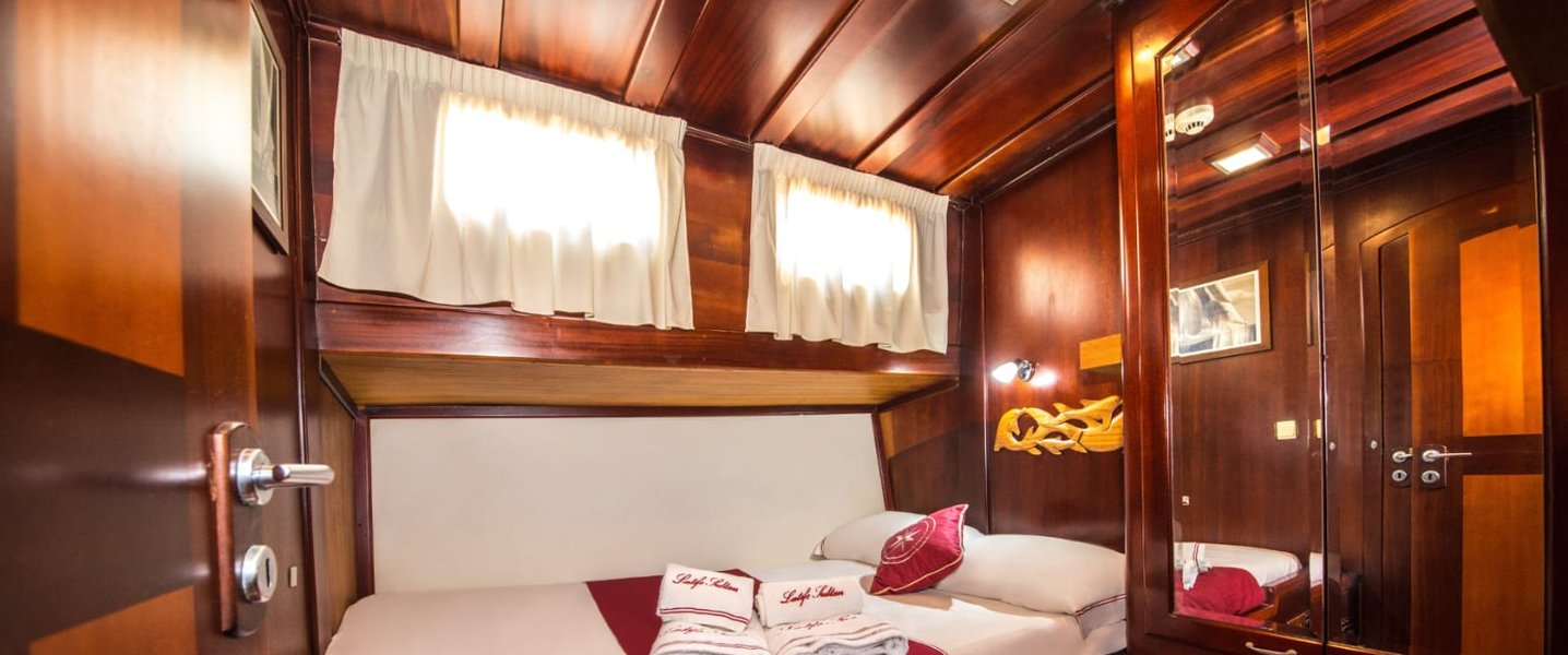 alt_prefix Latife Sultan 