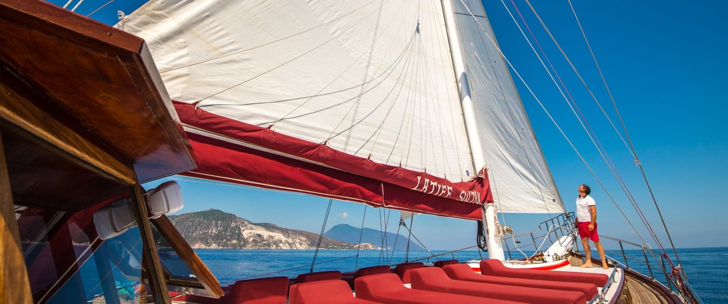 alt_prefix Latife Sultan 