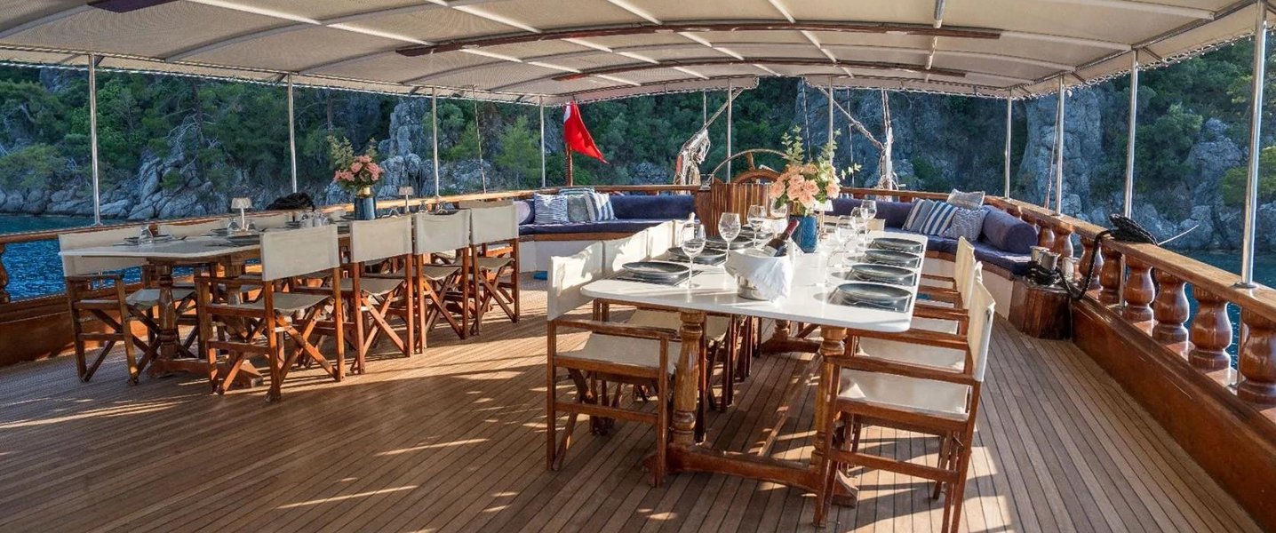 alt_prefix Holiday X 