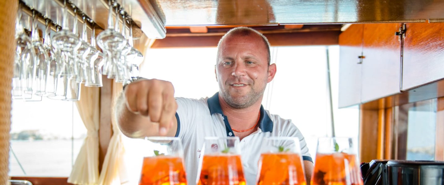 alt_prefix Latife Sultan 