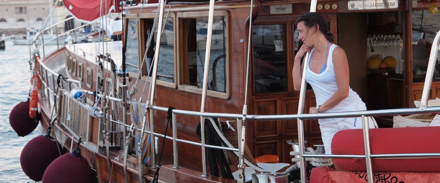 alt_prefix Latife Sultan 