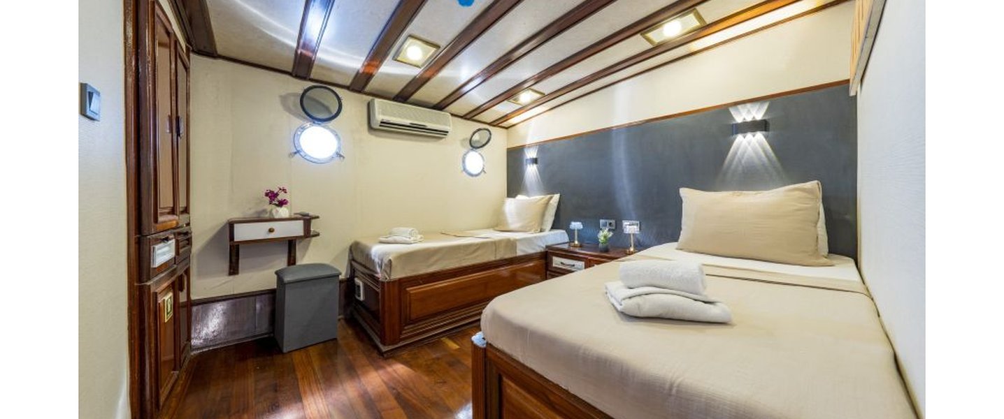 alt_prefix Holiday X 