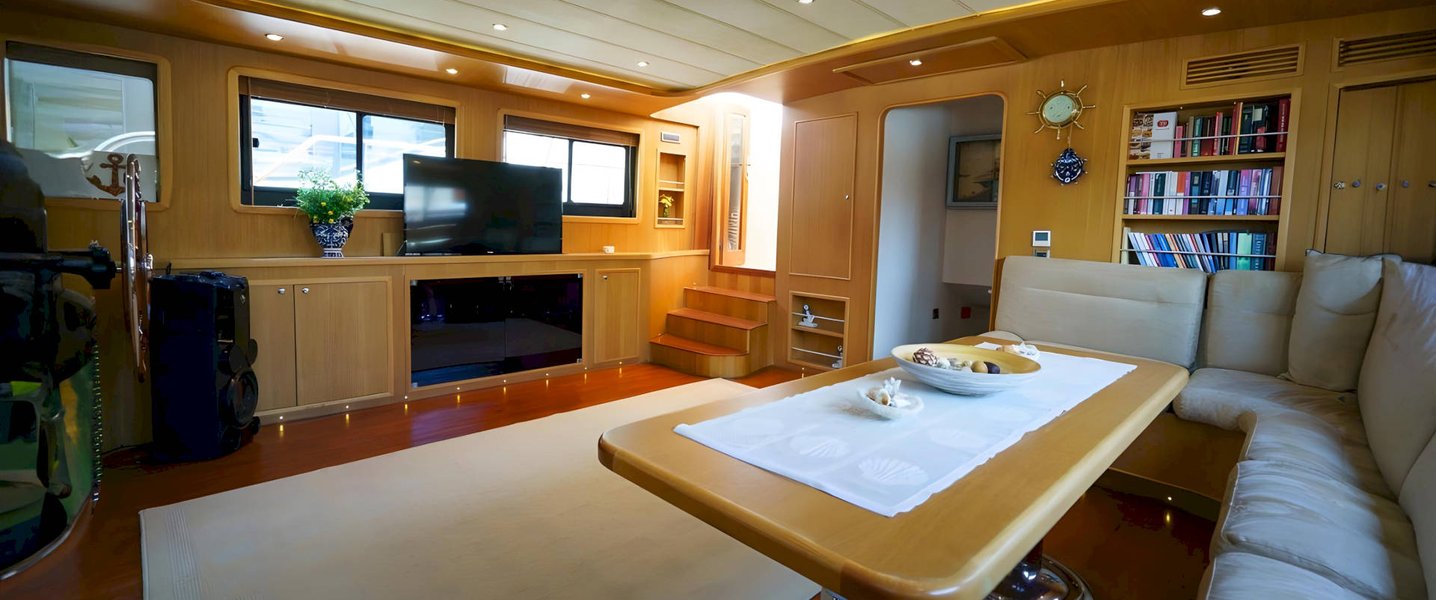 alt_prefix Happy Hours 