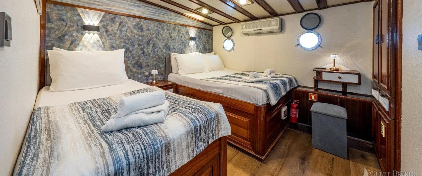 alt_prefix Holiday X 