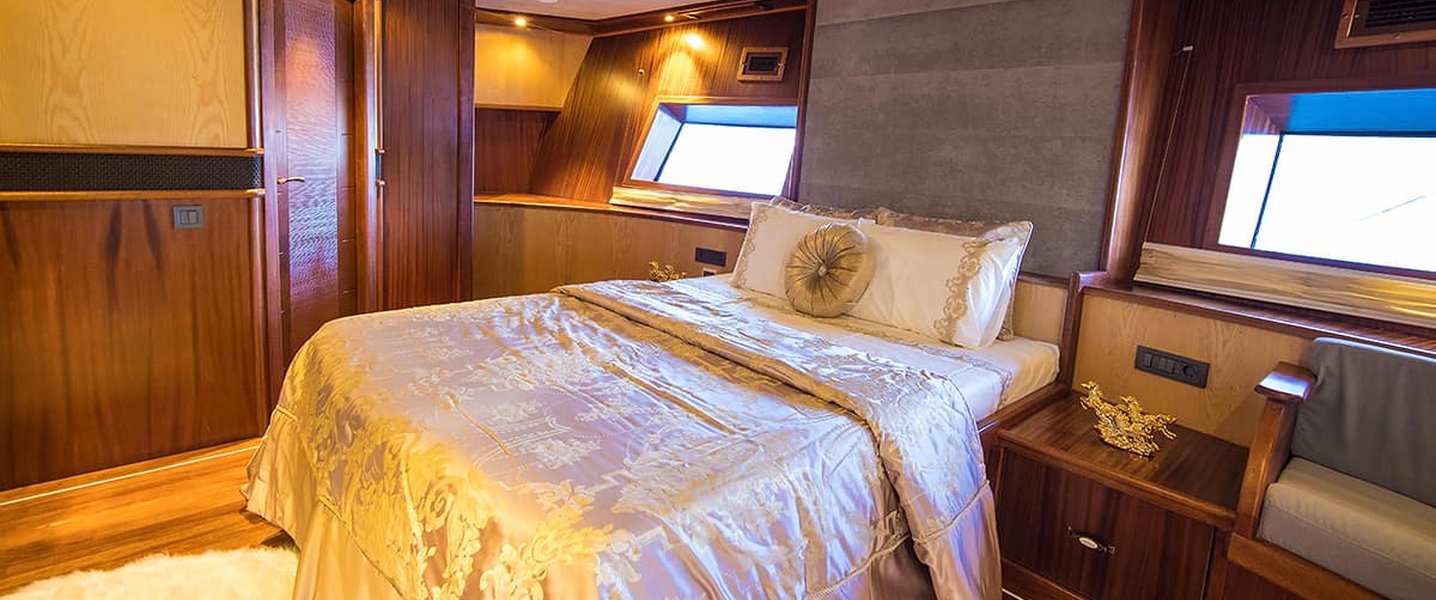 alt_prefix Nevra Queen 