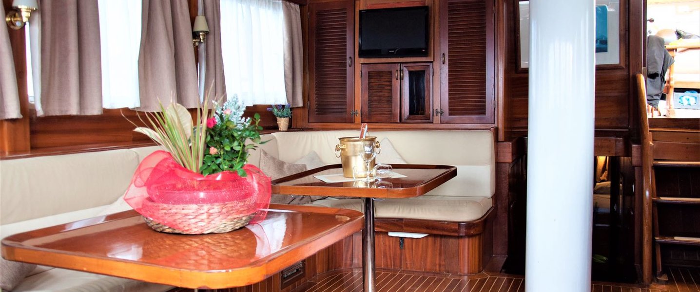 alt_prefix Donna Marisa 