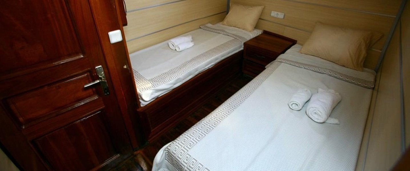 alt_prefix Holiday V 