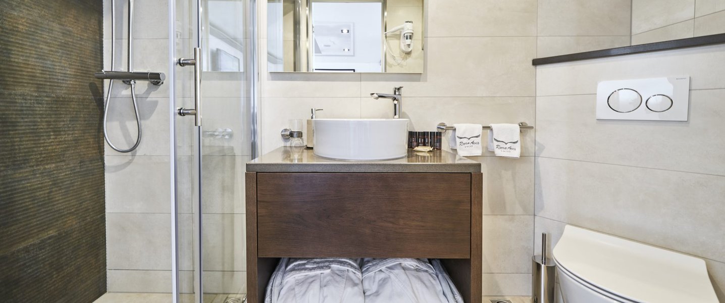 alt_prefix Rara Avis 