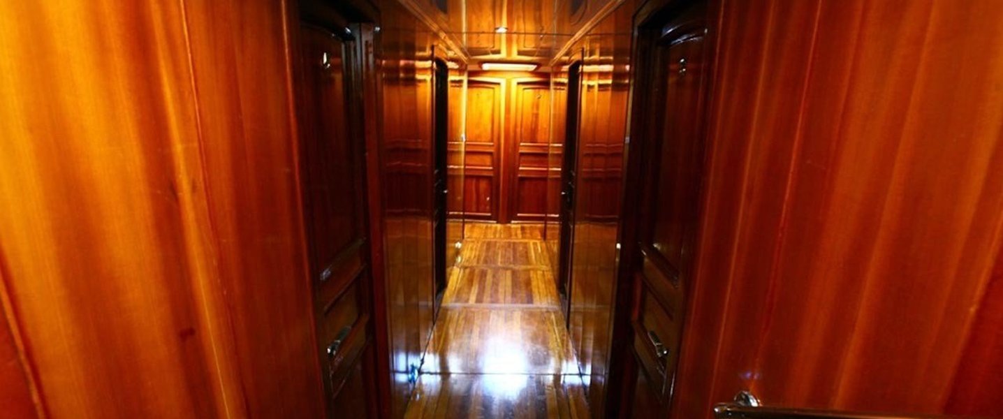 alt_prefix Holiday V 