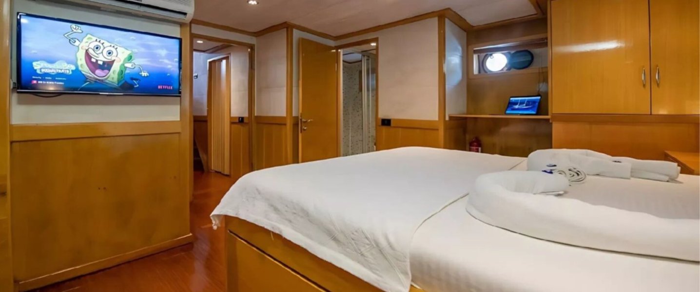 alt_prefix Cemre Mila 