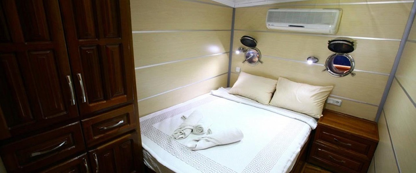 alt_prefix Holiday V 