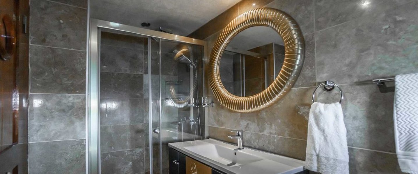 alt_prefix Esma Sultan 