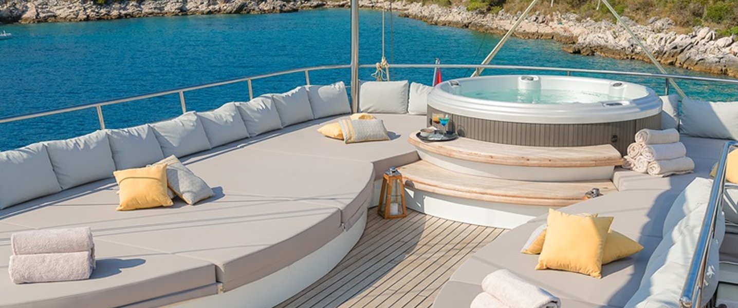 alt_prefix Lady Gita 