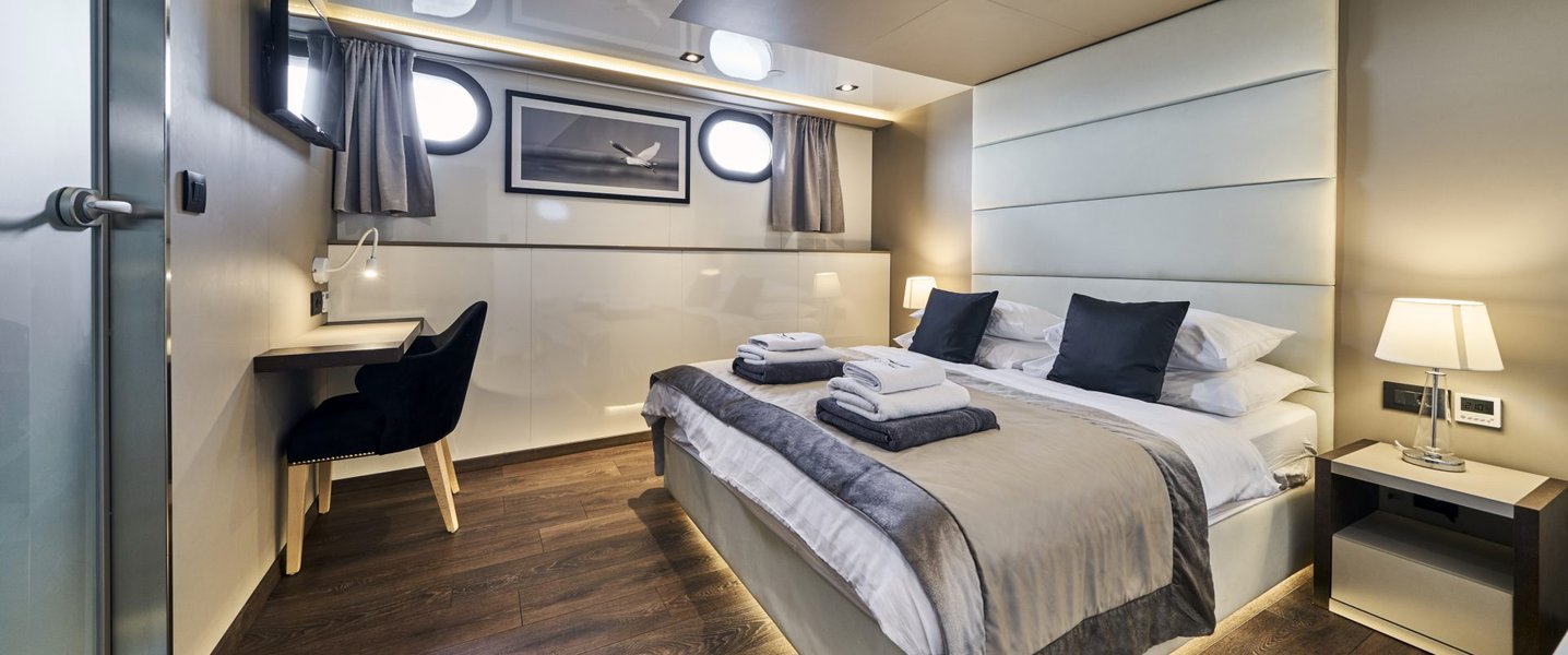 alt_prefix Rara Avis 