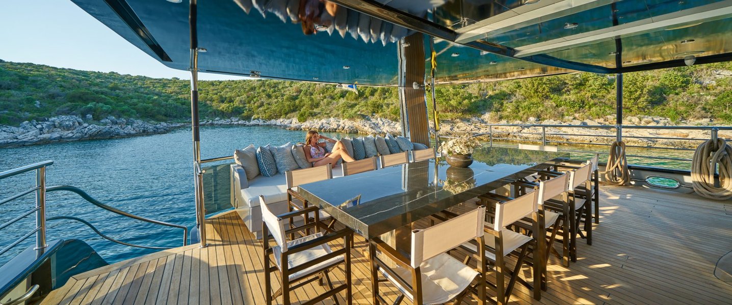 alt_prefix Rara Avis 