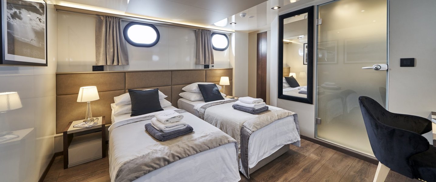 alt_prefix Rara Avis 