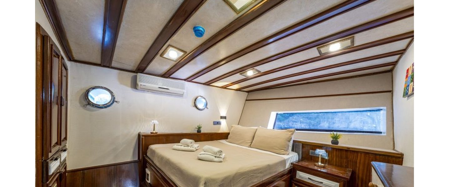 alt_prefix Holiday X 