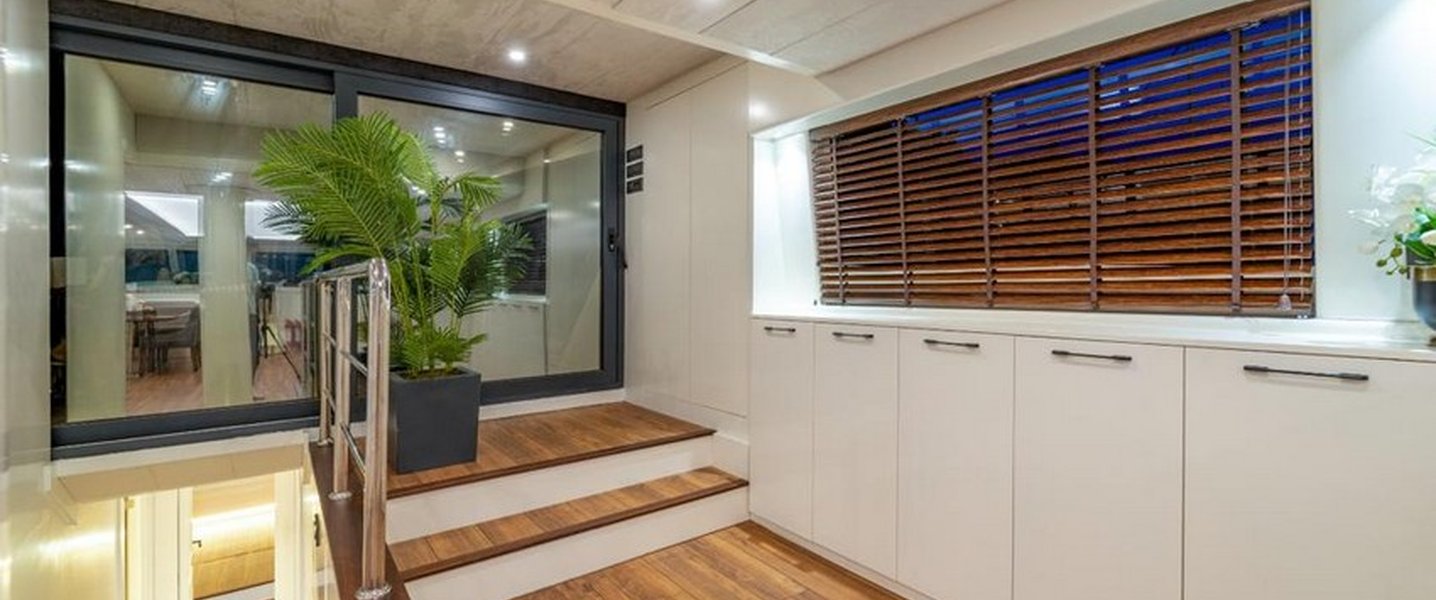 alt_prefix Queen of Makri 