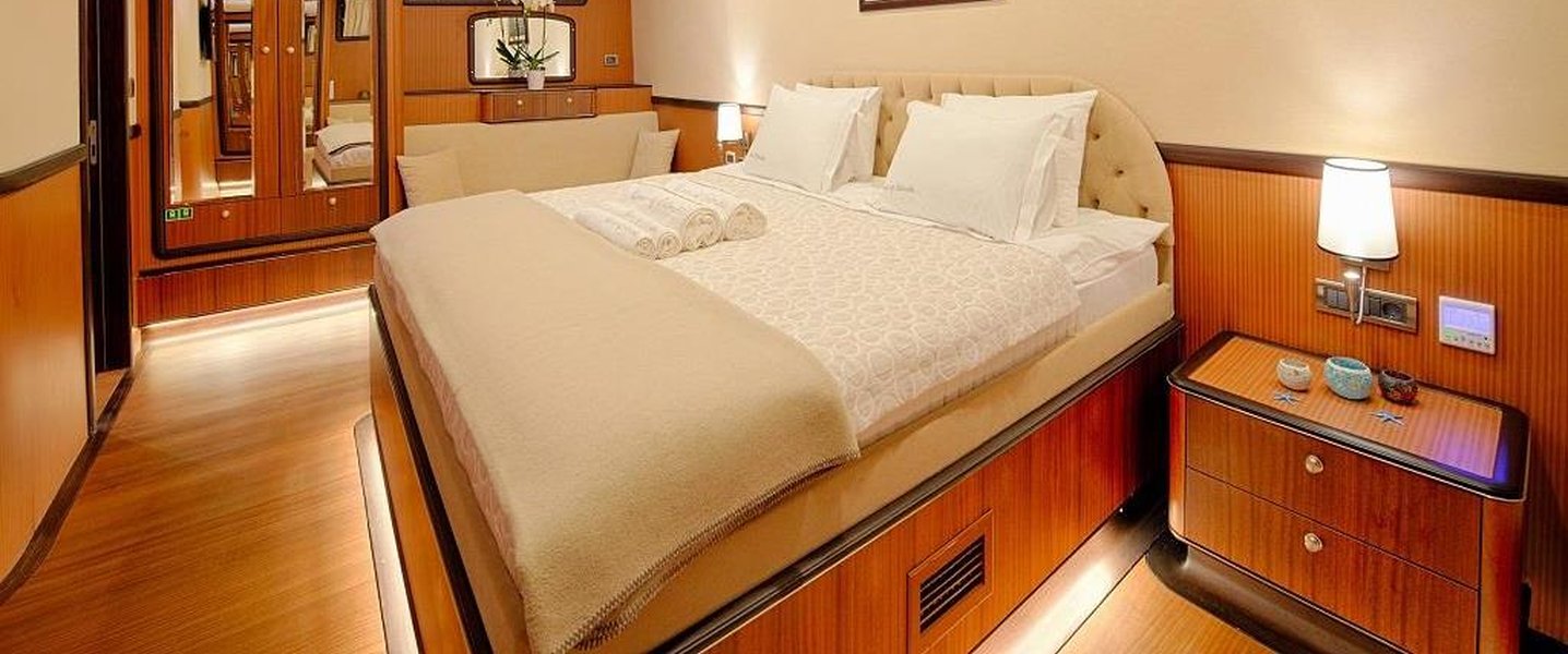 alt_prefix Queen of Salmakis 