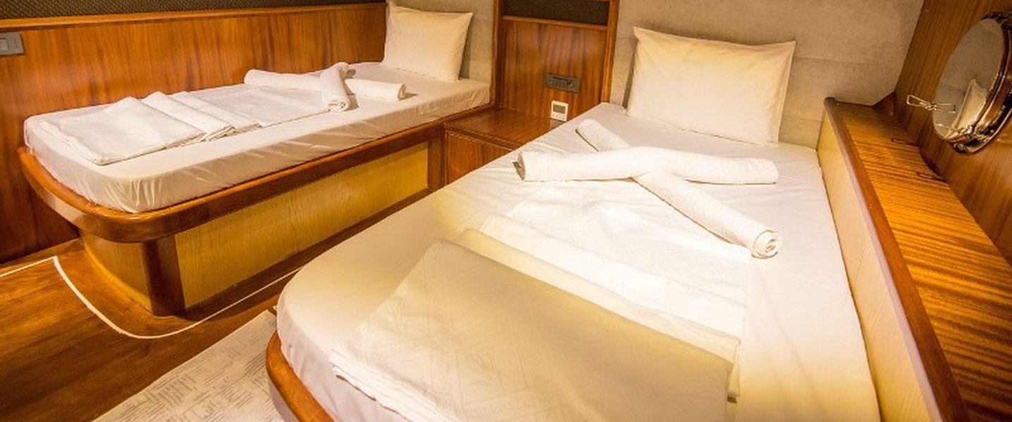 alt_prefix Nevra Queen 