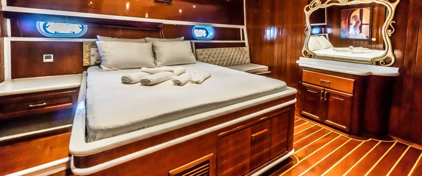 alt_prefix Esma Sultan 