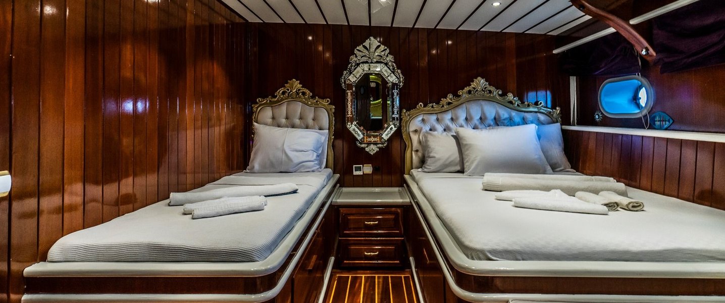 alt_prefix Esma Sultan 