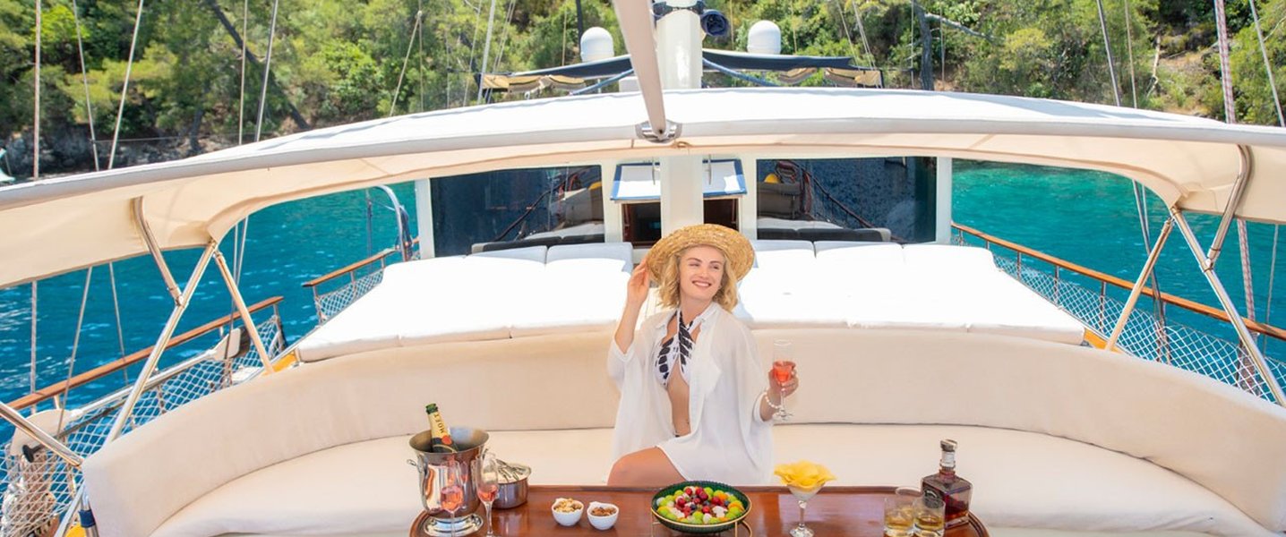 alt_prefix Cemre Mila 