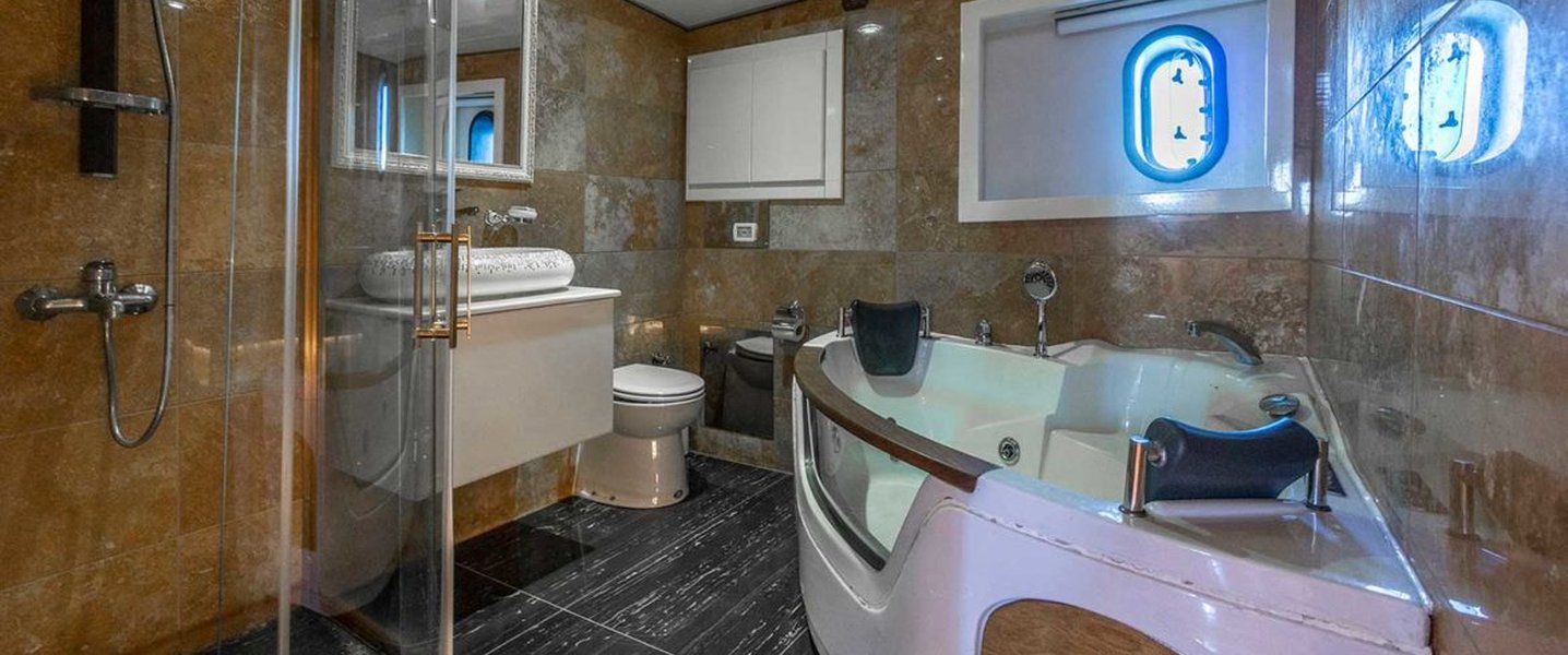 alt_prefix Esma Sultan 