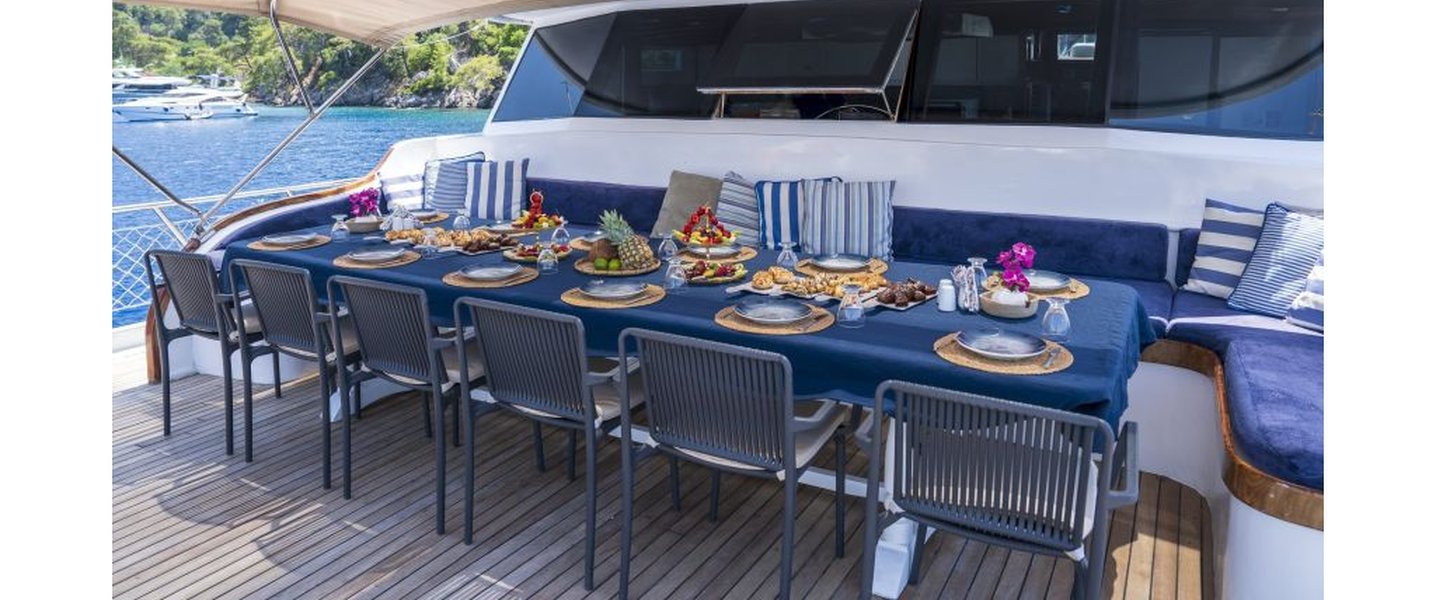 alt_prefix Holiday X 