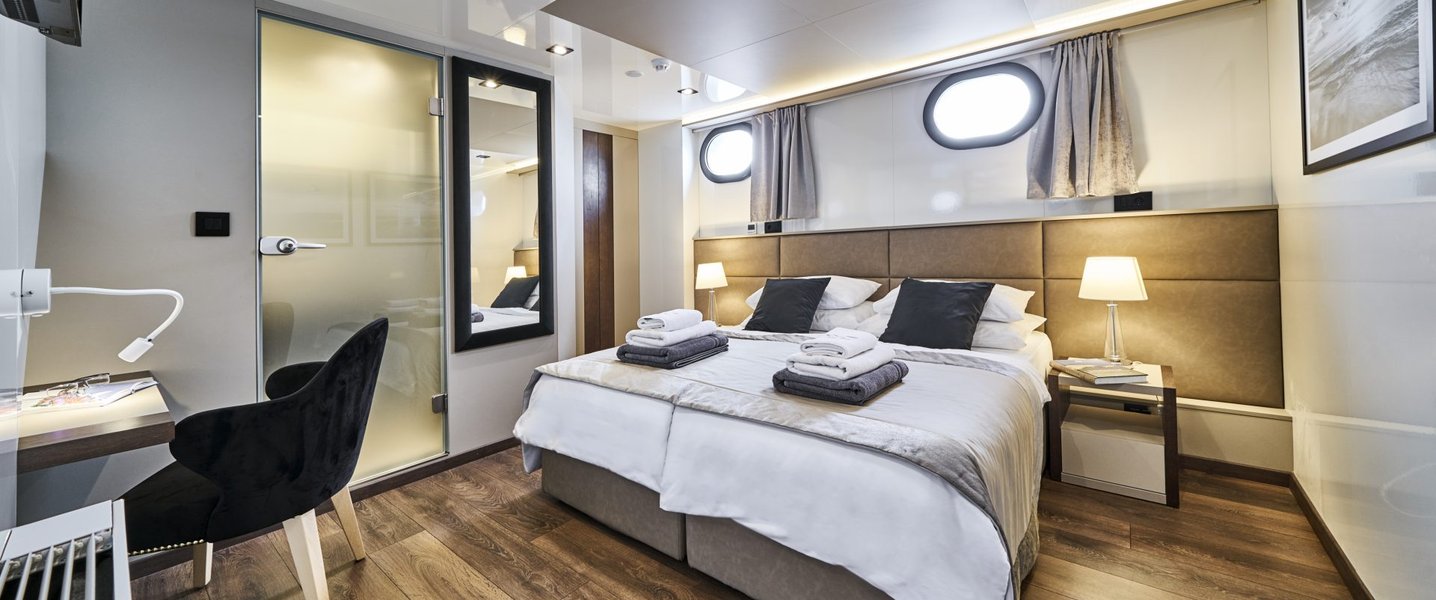 alt_prefix Rara Avis 