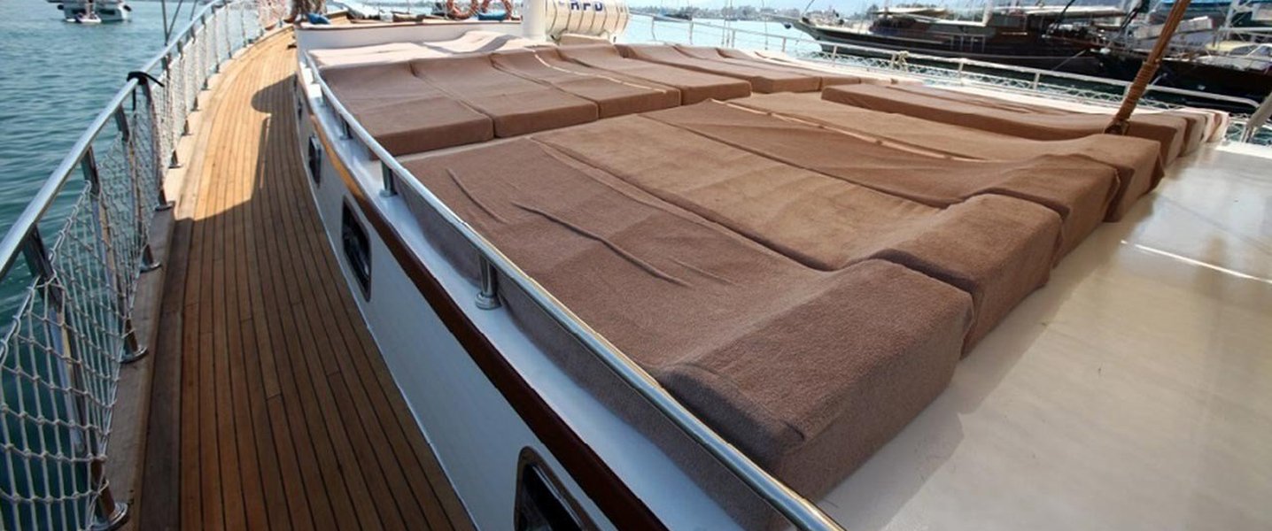 alt_prefix Holiday V 