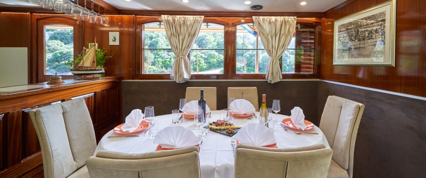 alt_prefix Tanja Mora 