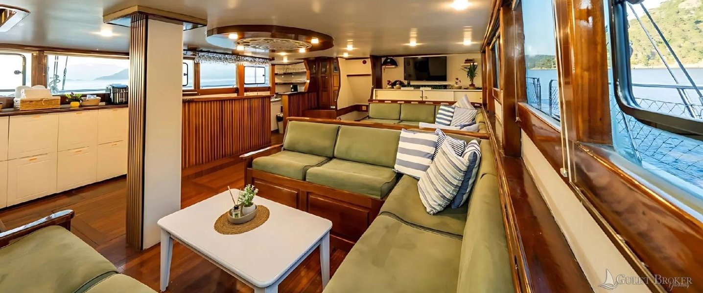 alt_prefix Holiday X 