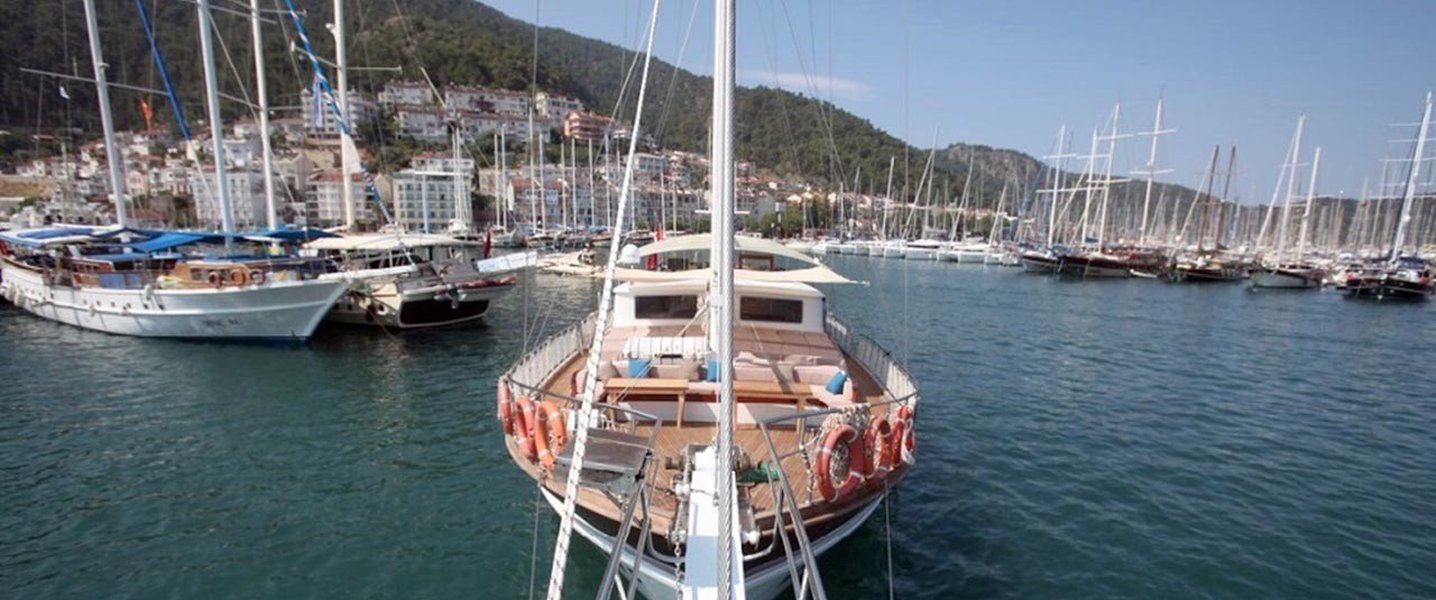 alt_prefix Holiday V 