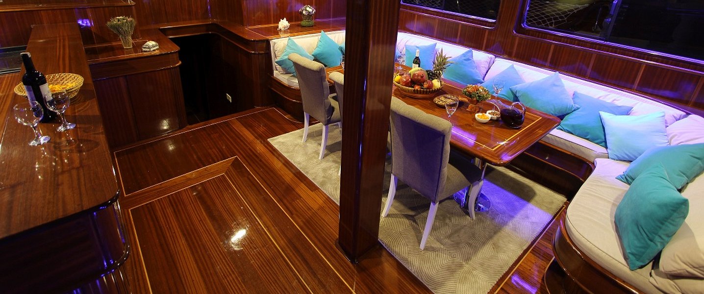 alt_prefix Queen Lila 