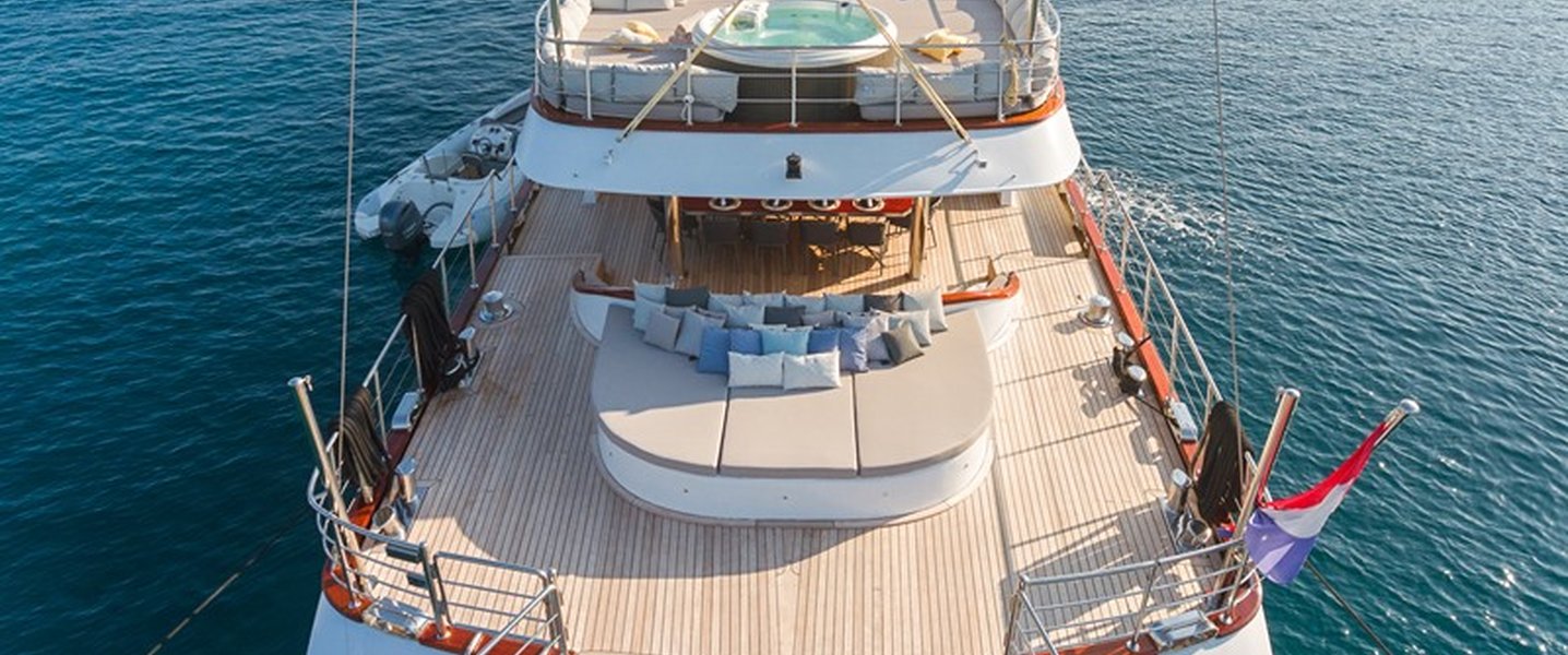 alt_prefix Lady Gita 