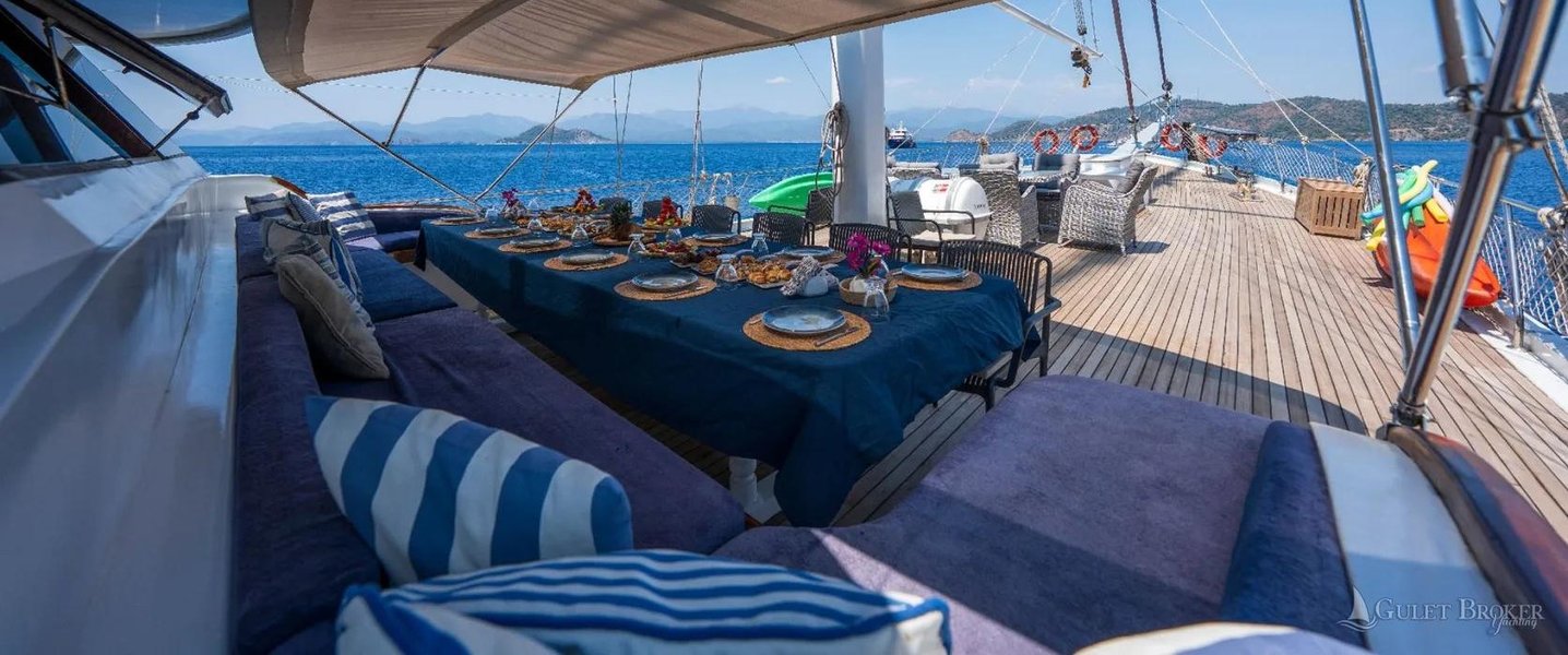 alt_prefix Holiday X 