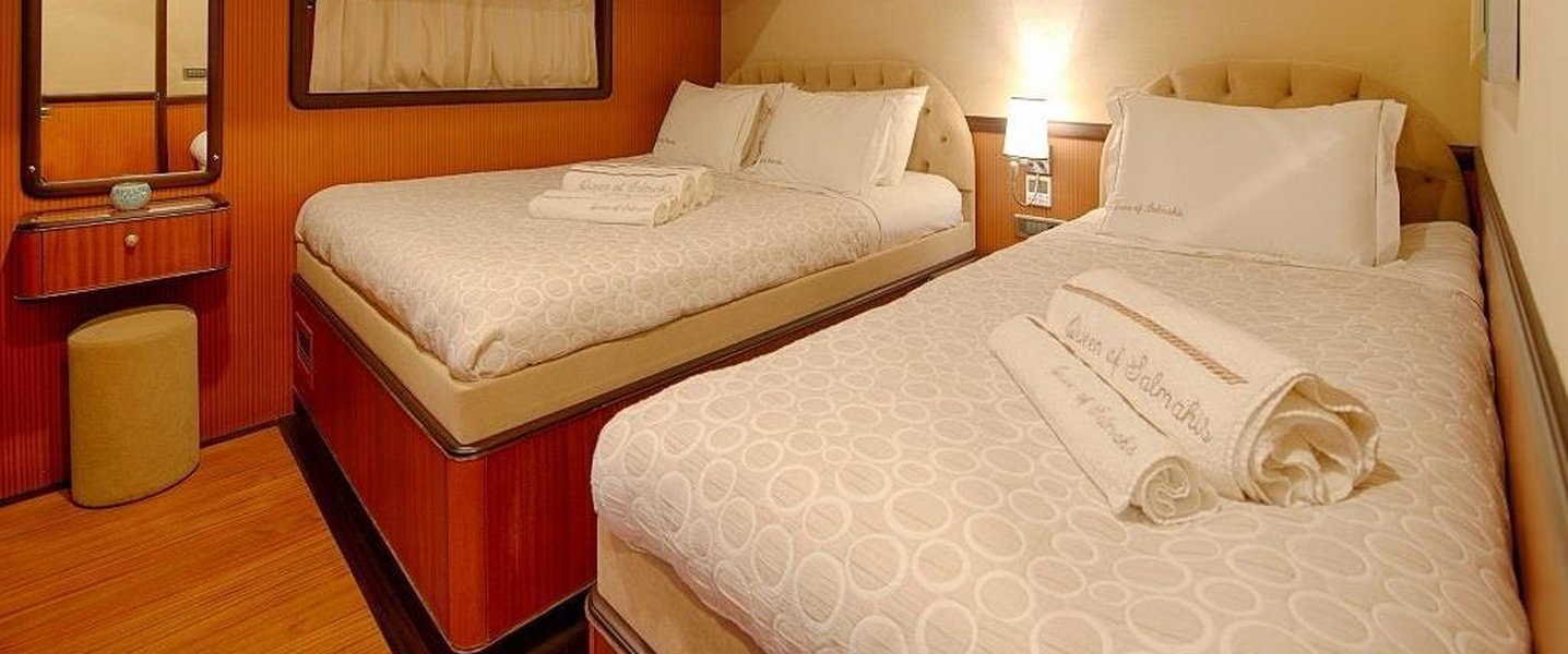 alt_prefix Queen of Salmakis 