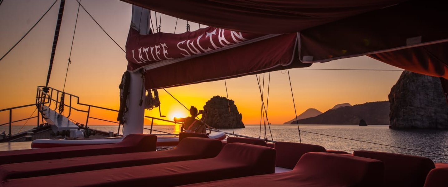 alt_prefix Latife Sultan 