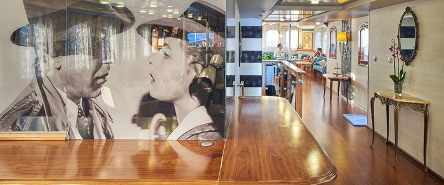 alt_prefix Casablanca 