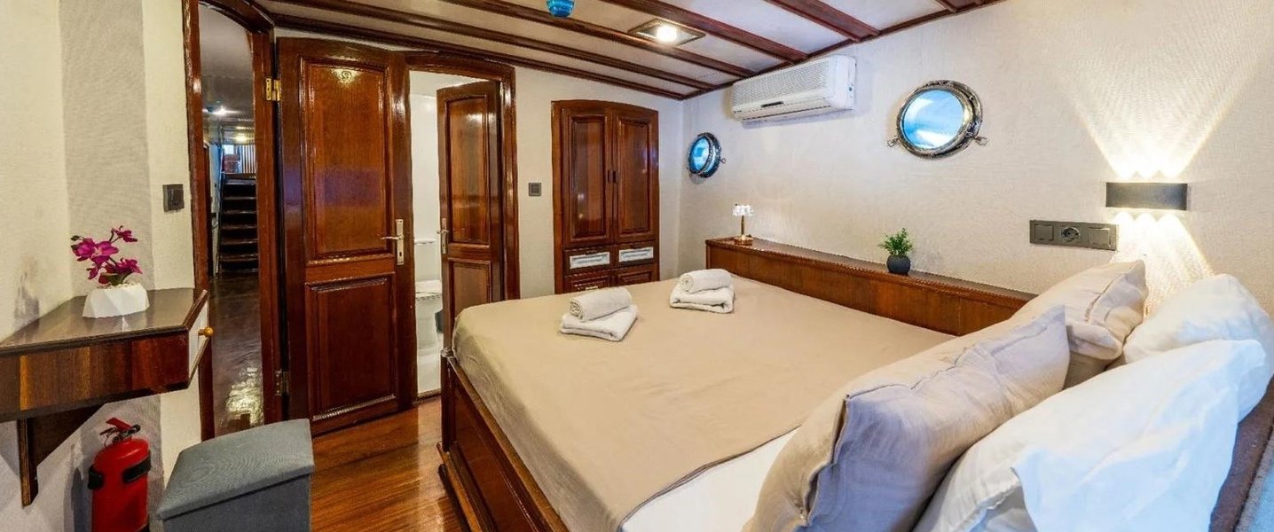 alt_prefix Holiday X 