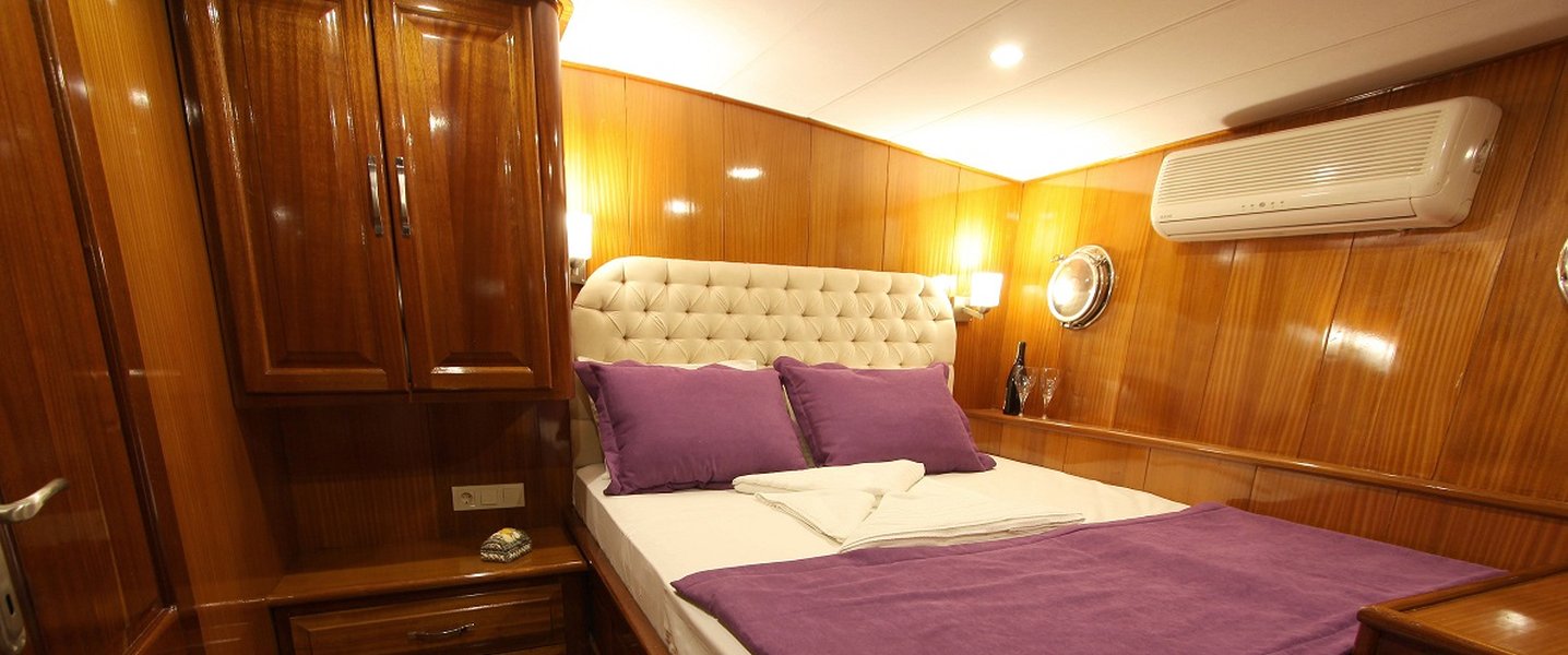 alt_prefix Queen Lila 