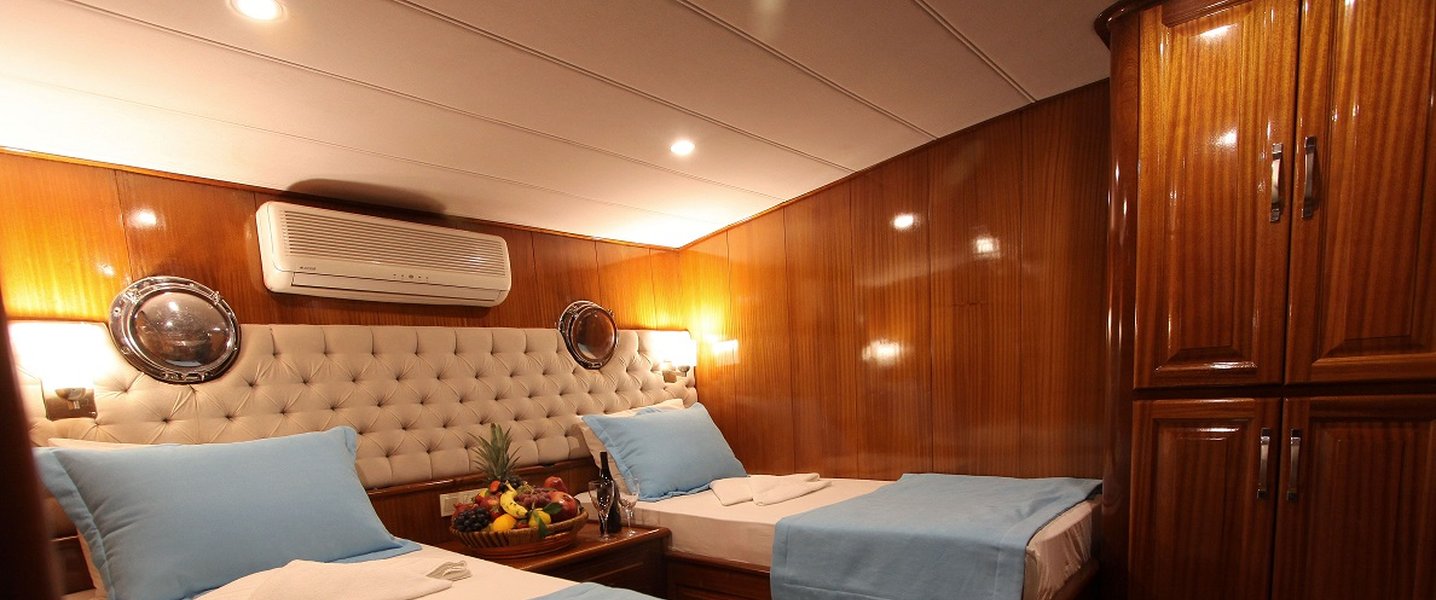 alt_prefix Queen Lila 