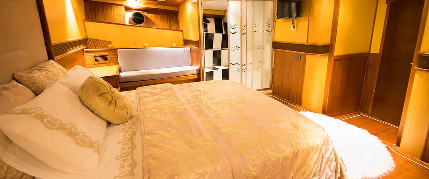 alt_prefix Nevra Queen 