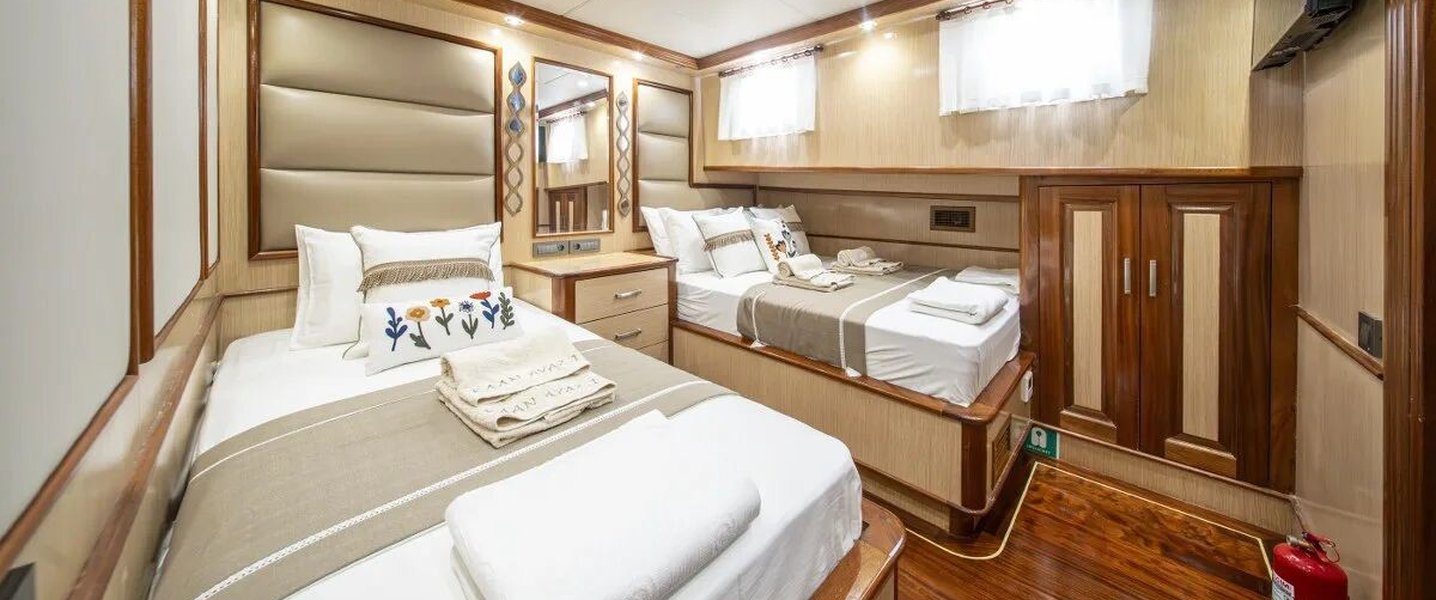 alt_prefix Kaan Ayaz 